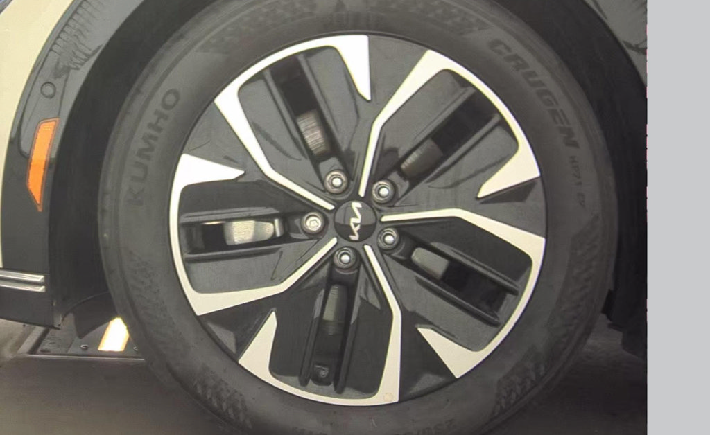 Used 2024 Kia EV6 Wind w/ Wind Technology Package AWD/4WD image 8
