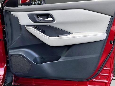 Used 2025 Nissan Rogue SV image 27