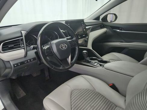 Used 2022 Toyota Camry SE w/ Cold Weather Package image 9