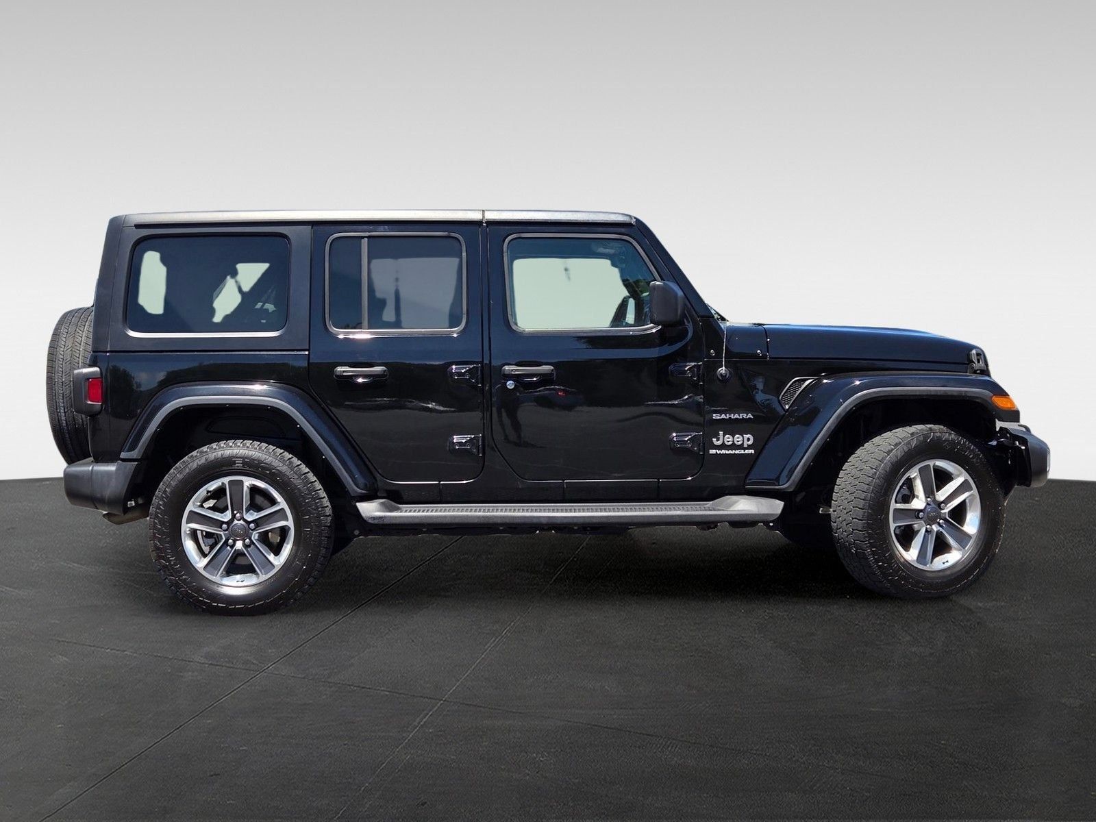 Used 2023 Jeep Wrangler Unlimited Sahara w/ Cold Weather Group AWD/4WD image 4