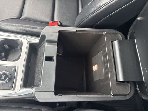 Used 2020 Ford Explorer XLT w/ Equipment Group 202A image 32