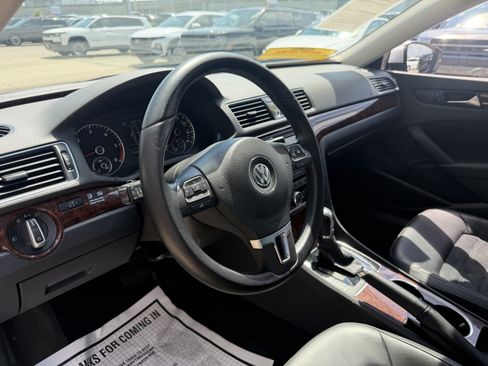 Used 2013 Volkswagen Passat TDI SEL Premium FWD image 28