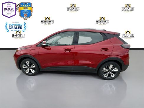 Used 2022 Chevrolet Bolt EUV LT w/ Convenience Package FWD image 2