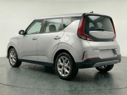 Used 2025 Kia Soul LX w/ LX Technology Package FWD image 6