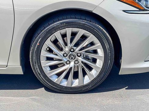 Certified 2021 Lexus ES 300h w/ Accessory Package FWD image 9