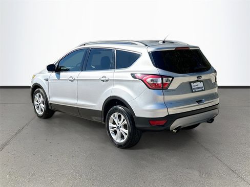 Used 2018 Ford Escape SE image 5