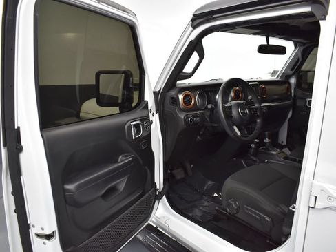 Used 2018 Jeep Wrangler Unlimited Sport S AWD/4WD image 5