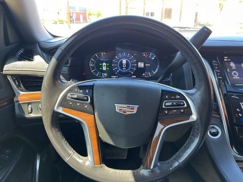 Used 2020 Cadillac Escalade Luxury AWD/4WD image 41