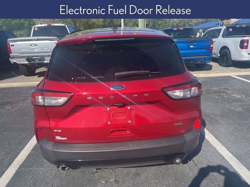 Used 2022 Ford Escape SE w/ SE Sport Appearance Package image 11