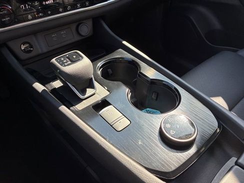 Used 2025 Nissan Rogue SV w/ SV Premium Package image 36