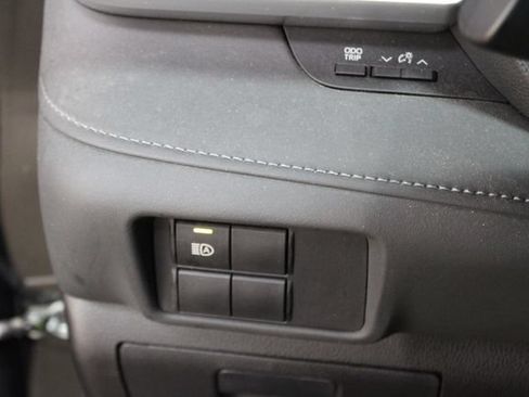 Used 2022 Toyota Highlander L AWD/4WD image 15