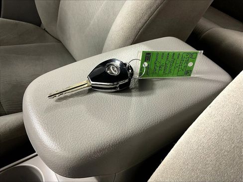 Used 2013 Toyota Corolla LE FWD image 35