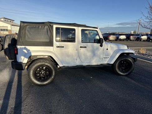 Used 2012 Jeep Wrangler Unlimited Sahara w/ Connectivity Group image 7