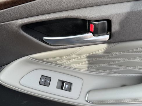 Used 2019 Toyota Avalon Limited image 30