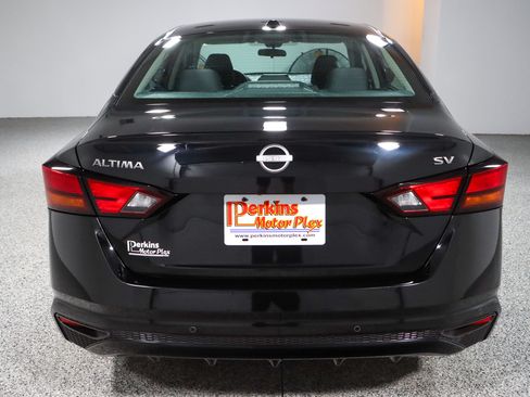 Used 2024 Nissan Altima 2.5 SV FWD image 8
