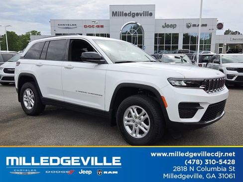 Used 2025 Jeep Grand Cherokee Laredo w/ MOPAR Finishing Package RWD image 1