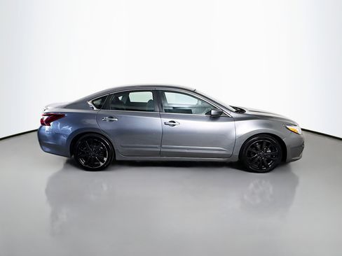 Used 2017 Nissan Altima 2.5 SR FWD image 11