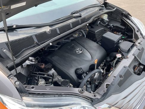 Used 2017 Toyota Sienna XLE w/ XLE Navigation Package AWD/4WD image 55