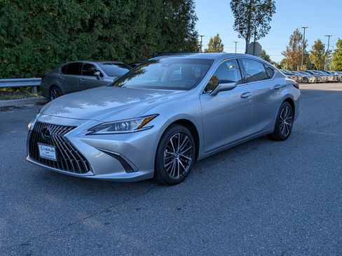 Certified 2024 Lexus ES 300h w/ Premium Package image 7