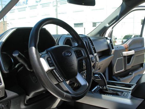 Used 2019 Ford F150 Lariat w/ Equipment Group 502A Luxury AWD/4WD image 33
