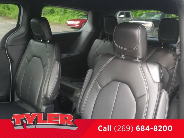 New 2027 Chrysler Pacifica Select FWD image 40