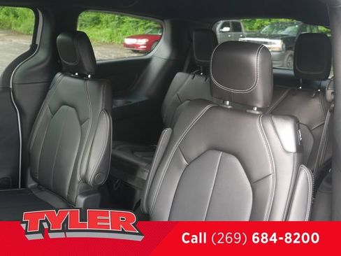 New 2027 Chrysler Pacifica Select FWD image 40