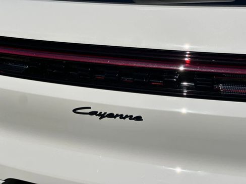 New 2026 Porsche Cayenne image 33