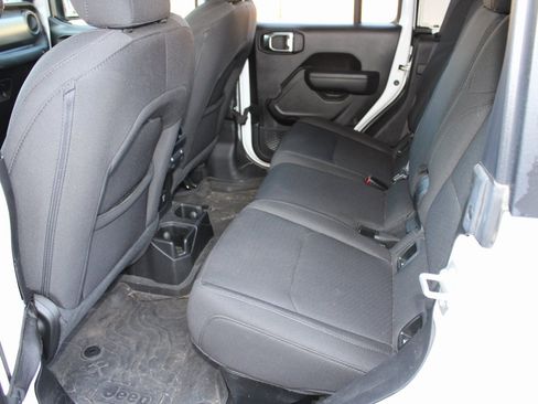 Used 2023 Jeep Gladiator Sport image 5