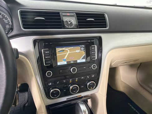Used 2012 Volkswagen Passat TDI SE FWD image 16