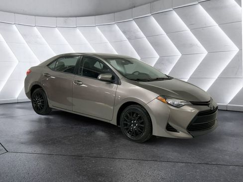 Used 2017 Toyota Corolla LE image 1