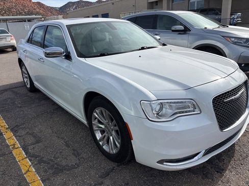 Used 2017 Chrysler 300 C image 1