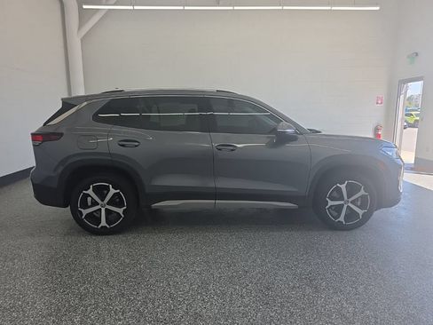 Certified 2025 Volkswagen Tiguan SE w/ Panoramic Sunroof Package AWD/4WD image 6