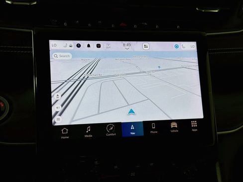 Used 2023 Jeep Grand Cherokee Limited w/ Luxury Tech Group II AWD/4WD image 13