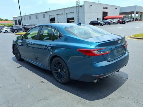 Used 2025 Toyota Camry SE FWD image 5