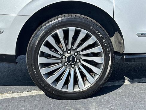 Used 2019 Lincoln Navigator L Reserve AWD/4WD image 9