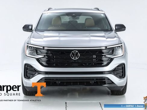 Used 2025 Volkswagen Atlas Cross Sport SEL R-Line AWD/4WD image 16