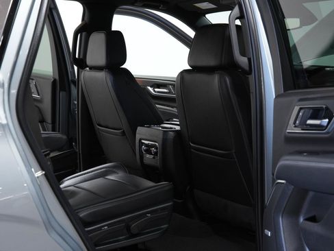 Used 2025 GMC Yukon Denali AWD/4WD image 11
