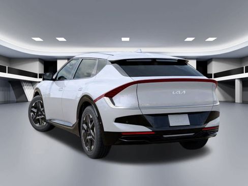 New 2025 Kia EV6 Wind RWD image 4