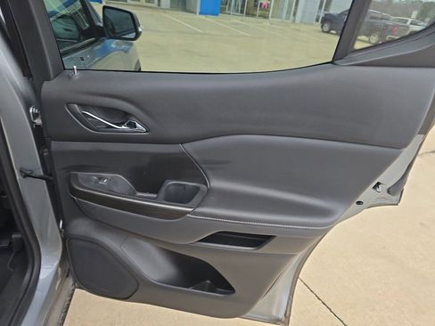 Used 2023 GMC Acadia SLT w/ Elevation Edition image 18