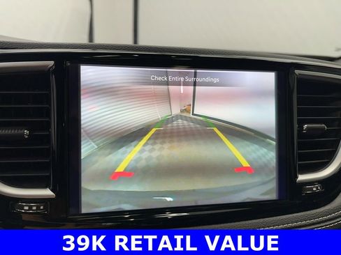 Used 2025 Chrysler Pacifica Limited image 33