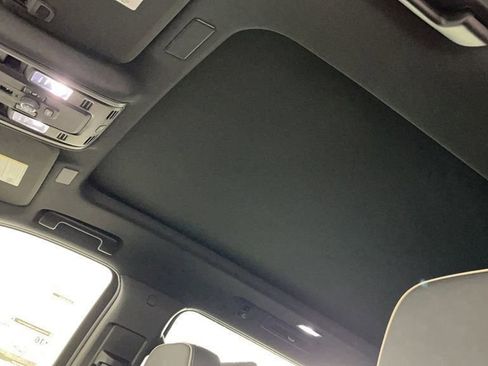 New 2025 Chevrolet Suburban Premier image 34