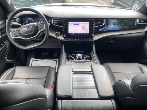 Used 2023 Jeep Wagoneer Series III w/ Preferred Equipment Group image 36