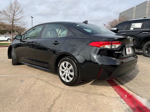 Used 2025 Toyota Corolla LE image 8