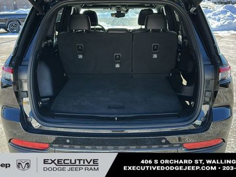 Used 2023 Jeep Grand Cherokee Altitude AWD/4WD image 25