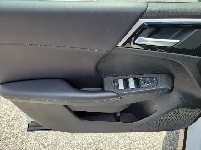 Used 2024 Mitsubishi Outlander SE AWD/4WD image 17