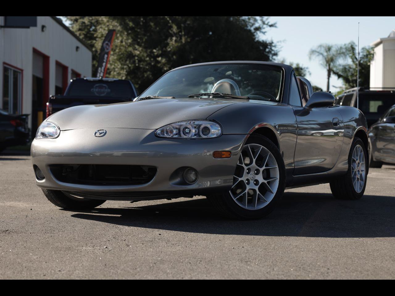 Used 2002 MAZDA MX-5 Miata SE RWD image 1
