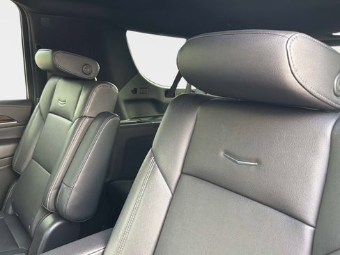 Used 2021 Cadillac Escalade ESV Luxury image 34