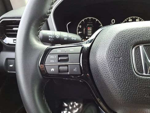 Used 2025 Honda Pilot EX-L image 29