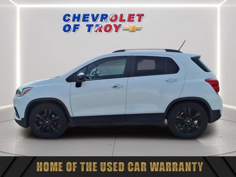 Used 2020 Chevrolet Trax LT w/ Sun & Sound Package FWD image 5