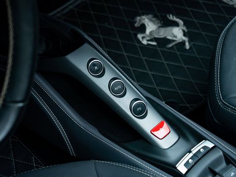 Used 2018 Ferrari 488 Spider RWD image 42